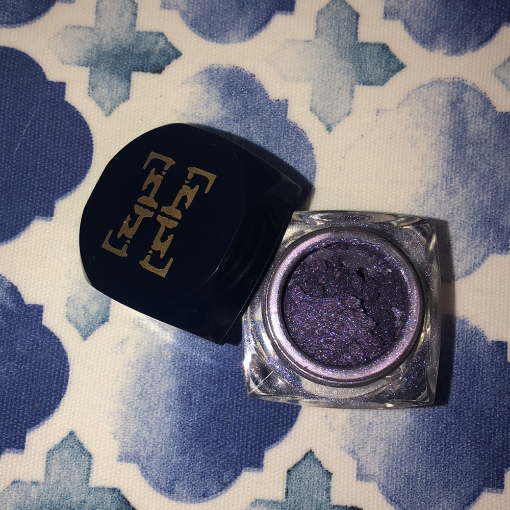 Purple loose eyeshadow pigment